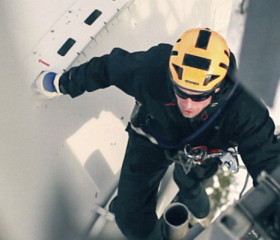 worker-from-above-banner-280x240