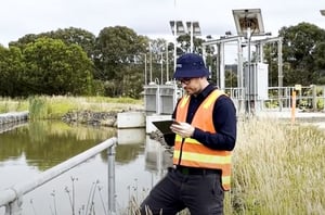 worker using trade safety software in the feild